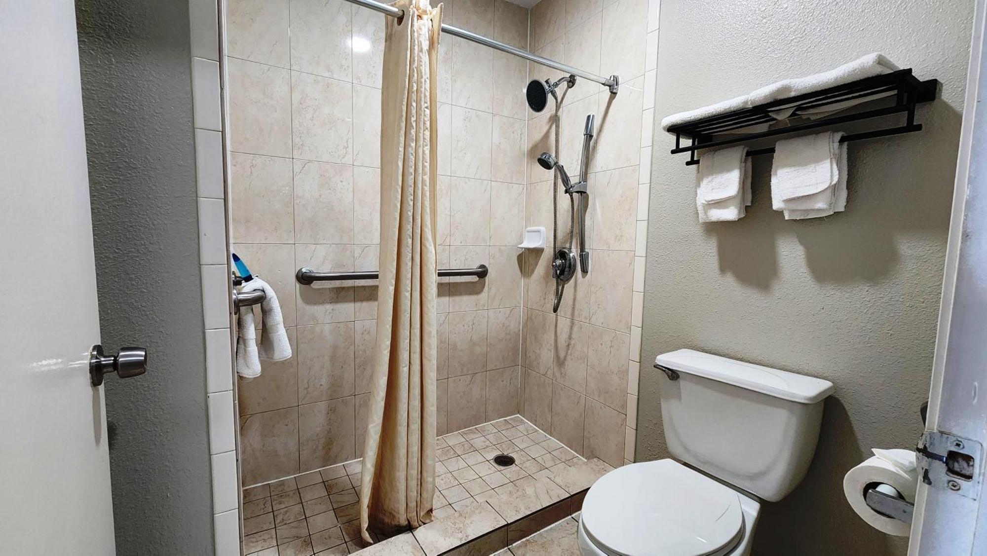 Scottish Inn & Suites Wharton Luaran gambar
