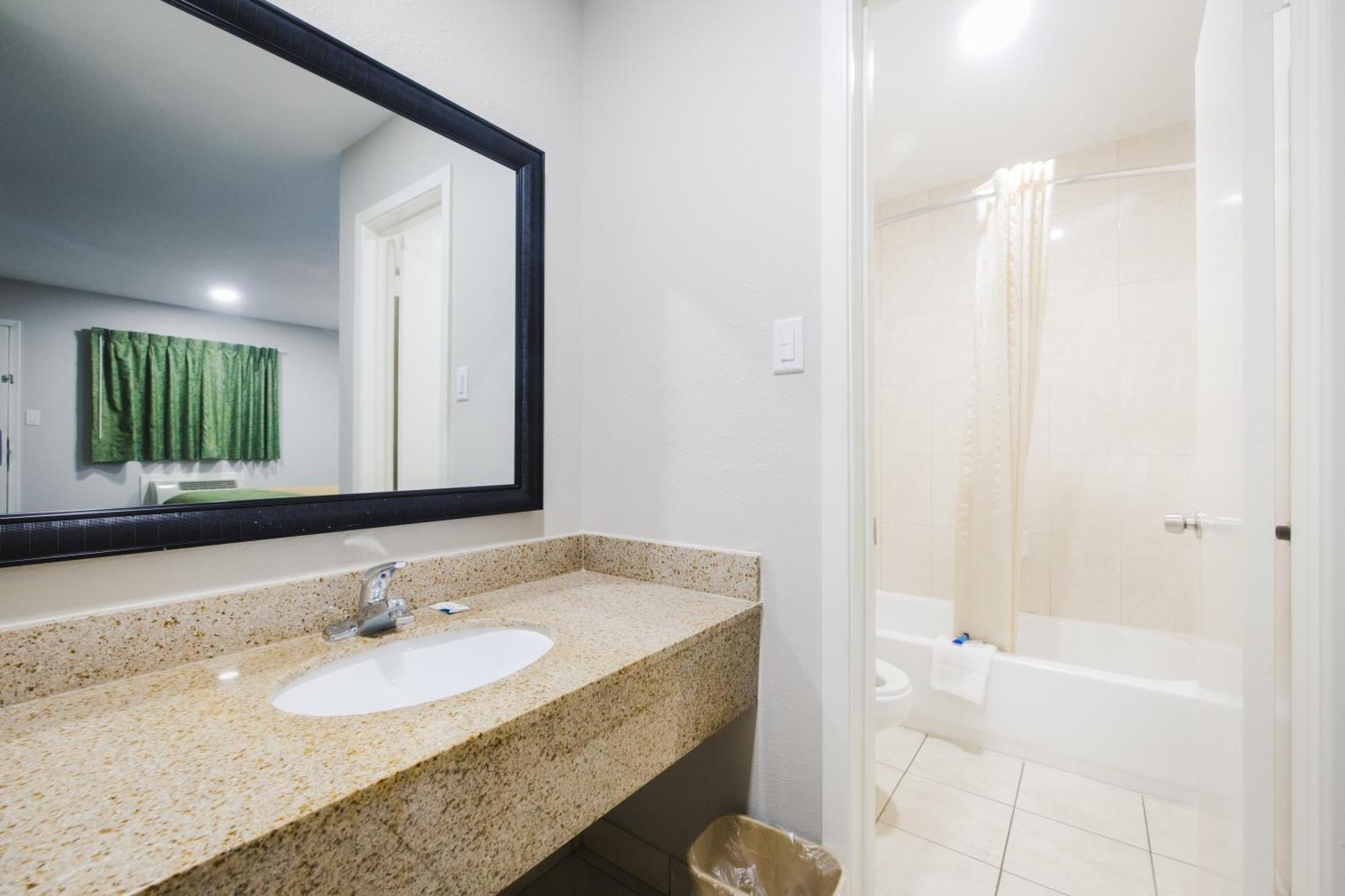 Scottish Inn & Suites Wharton Luaran gambar